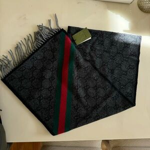 NWT GUCCI WOOL SCARF AUTHENTIC